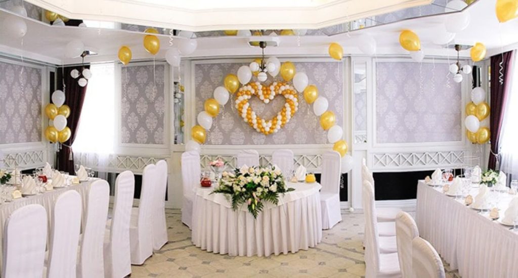 Декор свадебного стола гостей