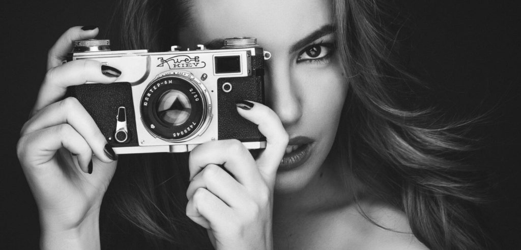 classic-camera-kiev-lovely-girl-hd-wallpaper1-1680x1050