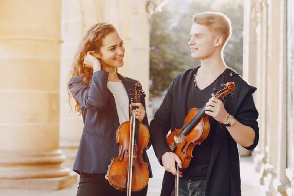 Фото пары со скрипками