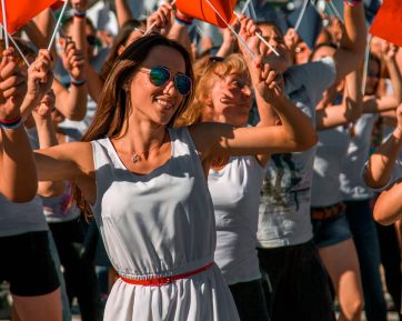 флешмоб подарок на день рождения. Смотреть фото флешмоб подарок на день рождения. Смотреть картинку флешмоб подарок на день рождения. Картинка про флешмоб подарок на день рождения. Фото флешмоб подарок на день рождения