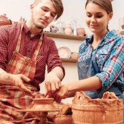 Свидание в гончарной мастерской Свидание в гончарной мастерской