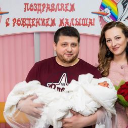Сюрприз на выписку из роддома Сюрприз на выписку из роддома