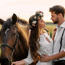 Предложение руки и сердца на лошади Предложение руки и сердца на лошади