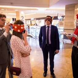 Предложение руки и сердца в торговом центре Предложение руки и сердца в торговом центре