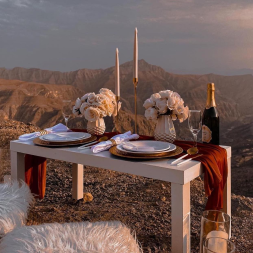 Пикник на красивой вершине в Дубае Пикник на красивой вершине в Дубае