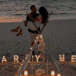 Предложение руки и сердца на пляже в Дубае Предложение руки и сердца на пляже в Дубае